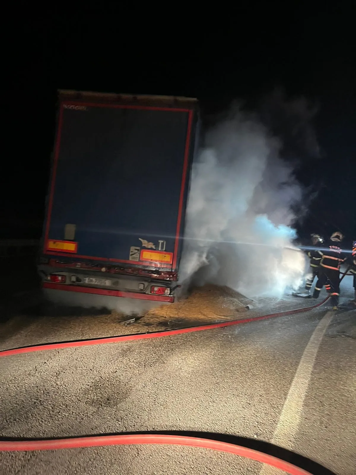 Kastamonu'da Tırın Dorsesinde Korkutan Yangın! 5