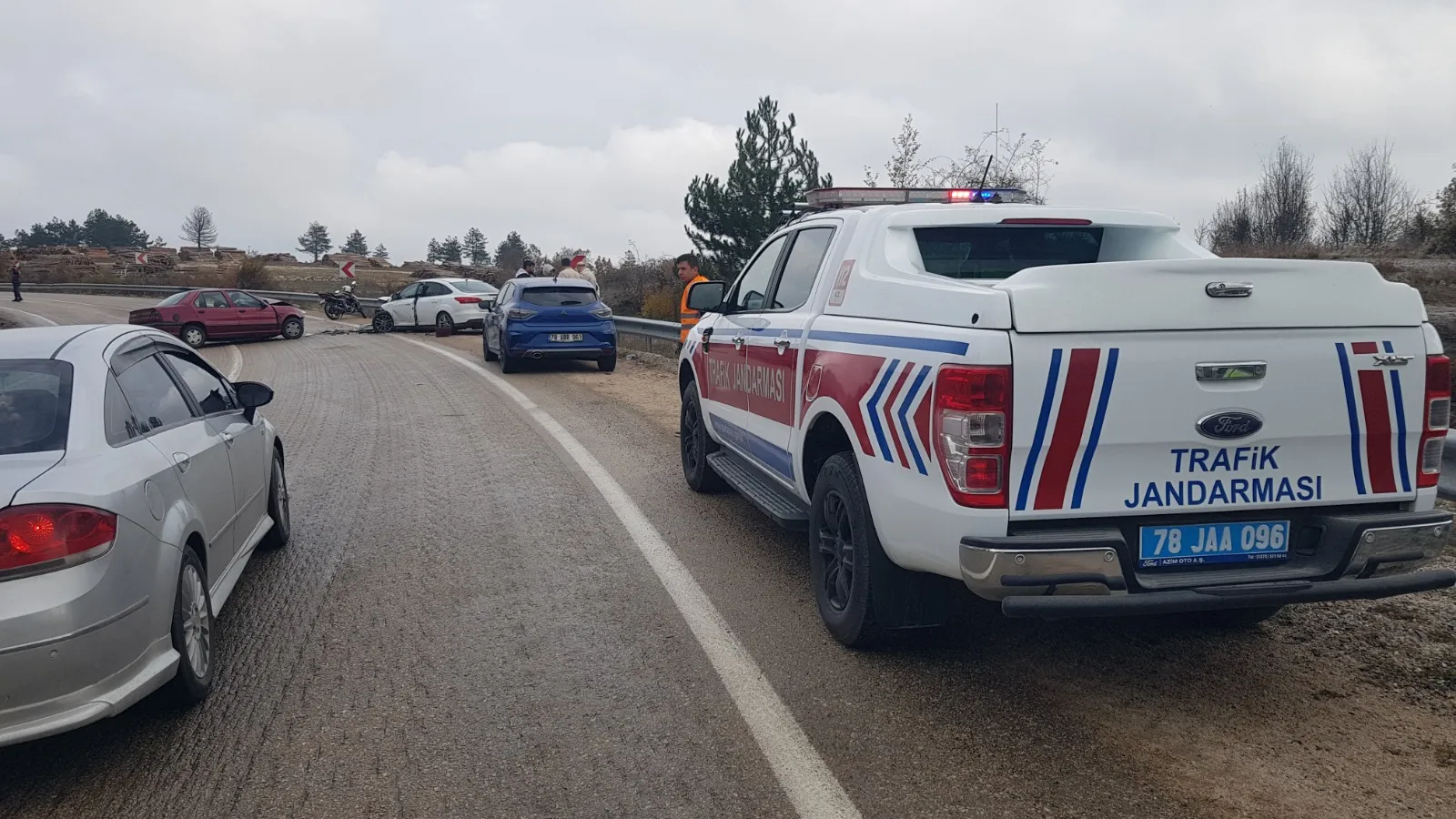 Safranbolu'dan Kastamonu'ya Üzücü Haber 2 Araç Çarpıştı, 8 Yaralı Var! 3