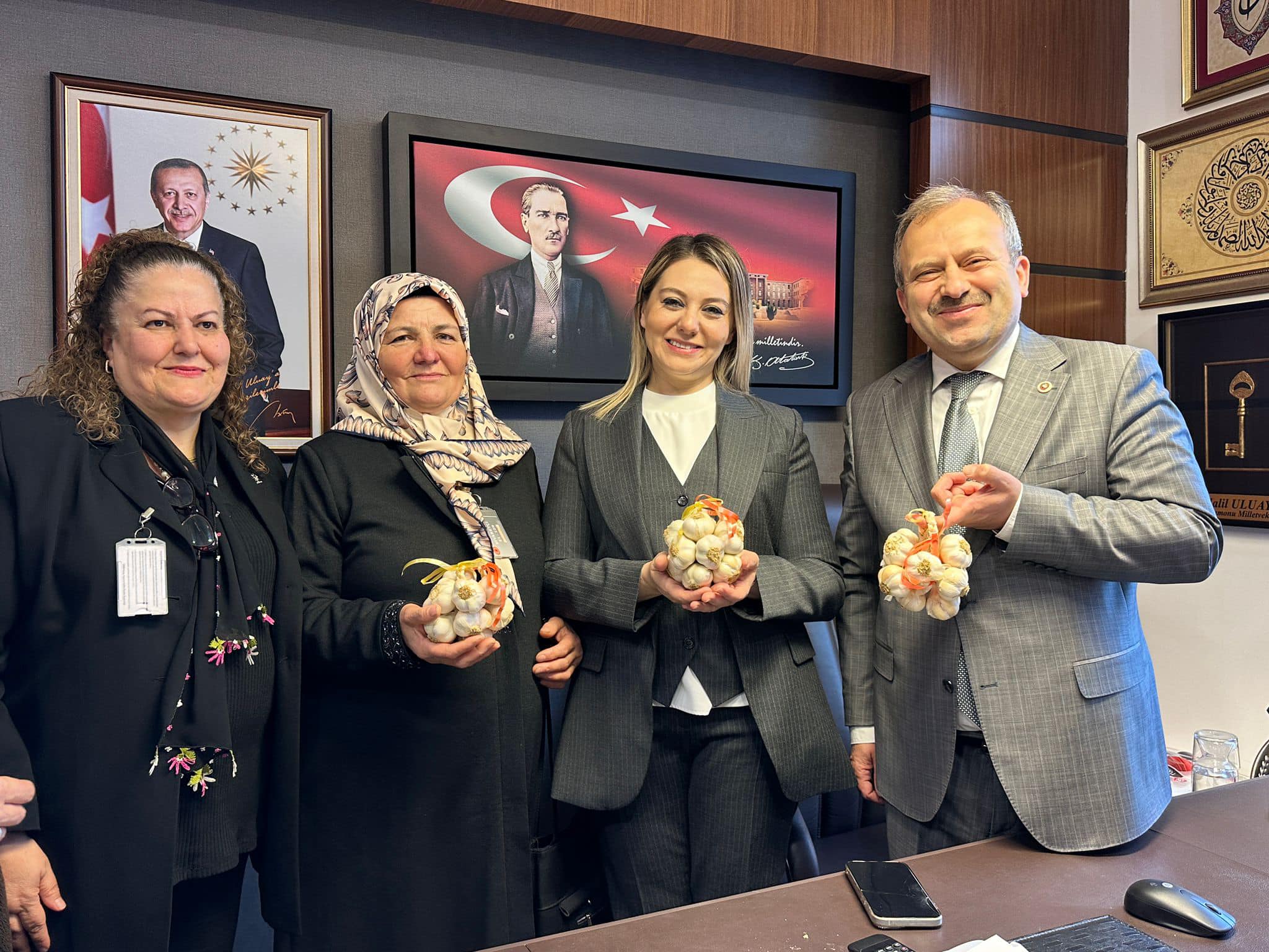 Sarımsak Emekçileri Tbmm Serap Ekmekci Halil Uluay (9)