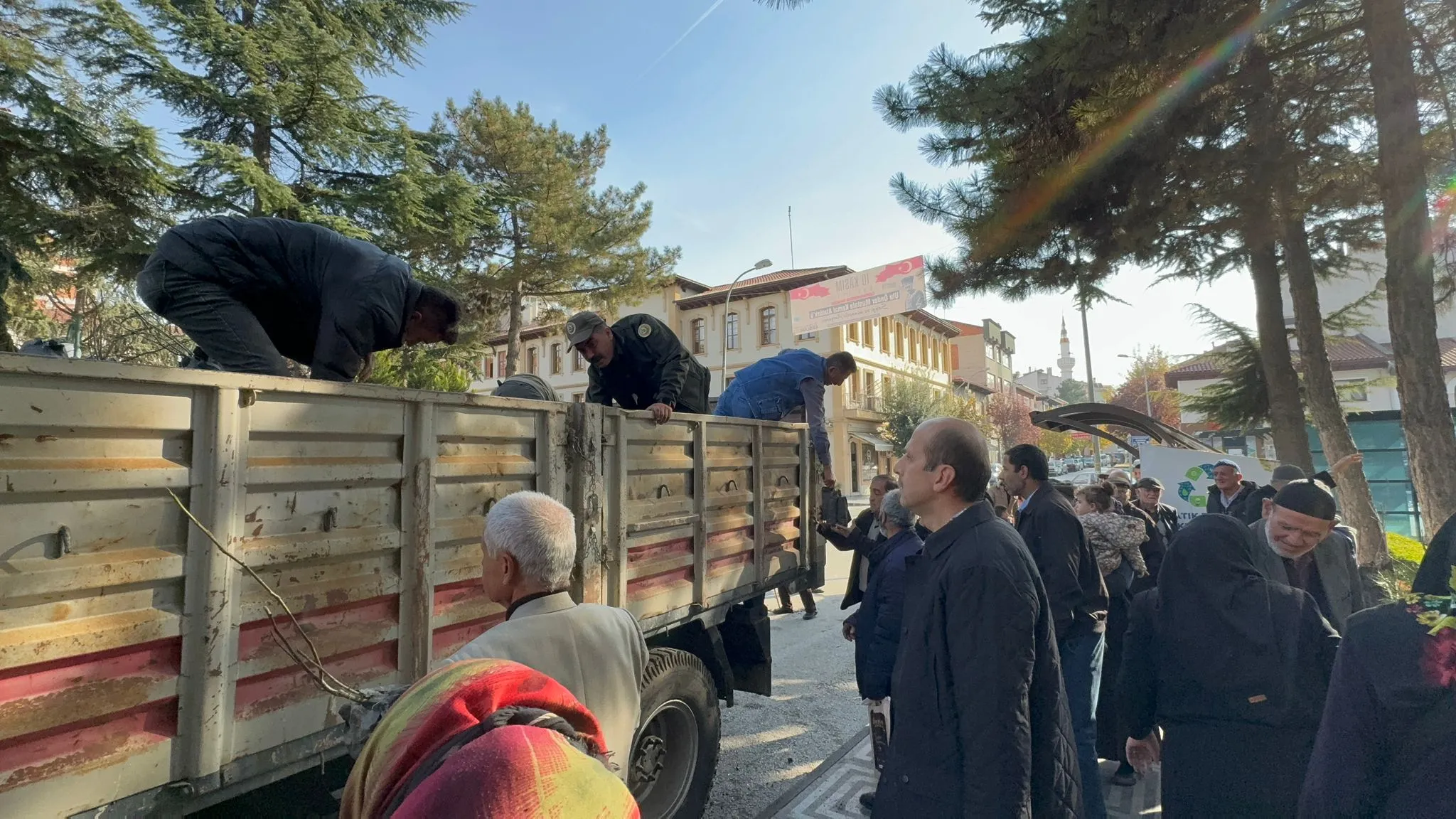 Taşköprü'de 1300 Ceviz, 200 Ihlamur, 500 Sarıçam Ve Karaçam Fidanı Dağıtıldı! 3