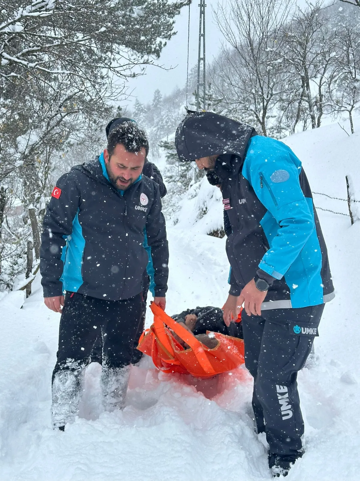 Umke Ekibi Kastamonu'nun Karla Kaplı Yollarında 75 Yaşındaki Hasta Için Seferber Oldu! 2