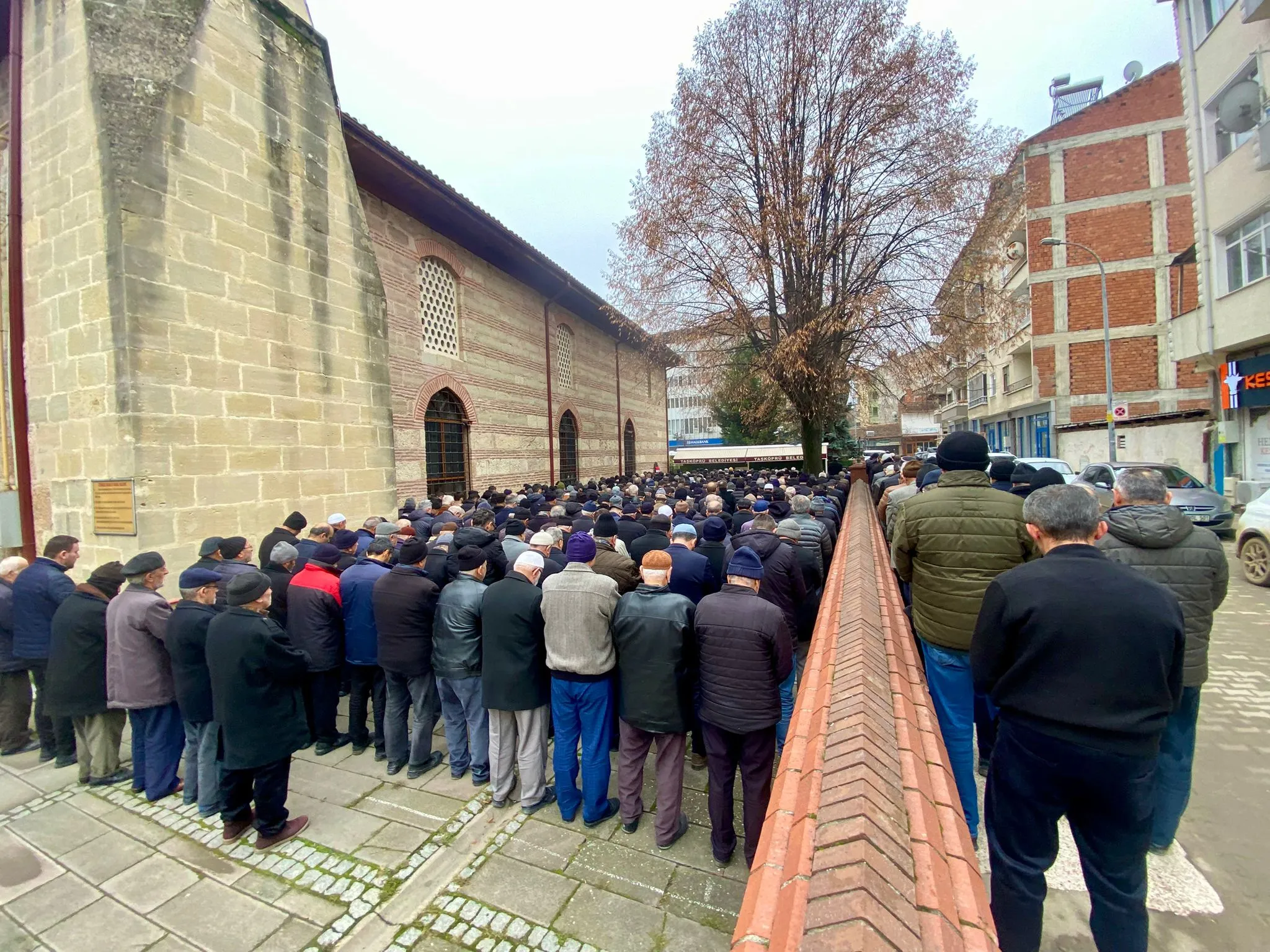 Hacı Kemal Özmen, Taşköprü’de Son Yolculuğuna Uğurlandı (5)