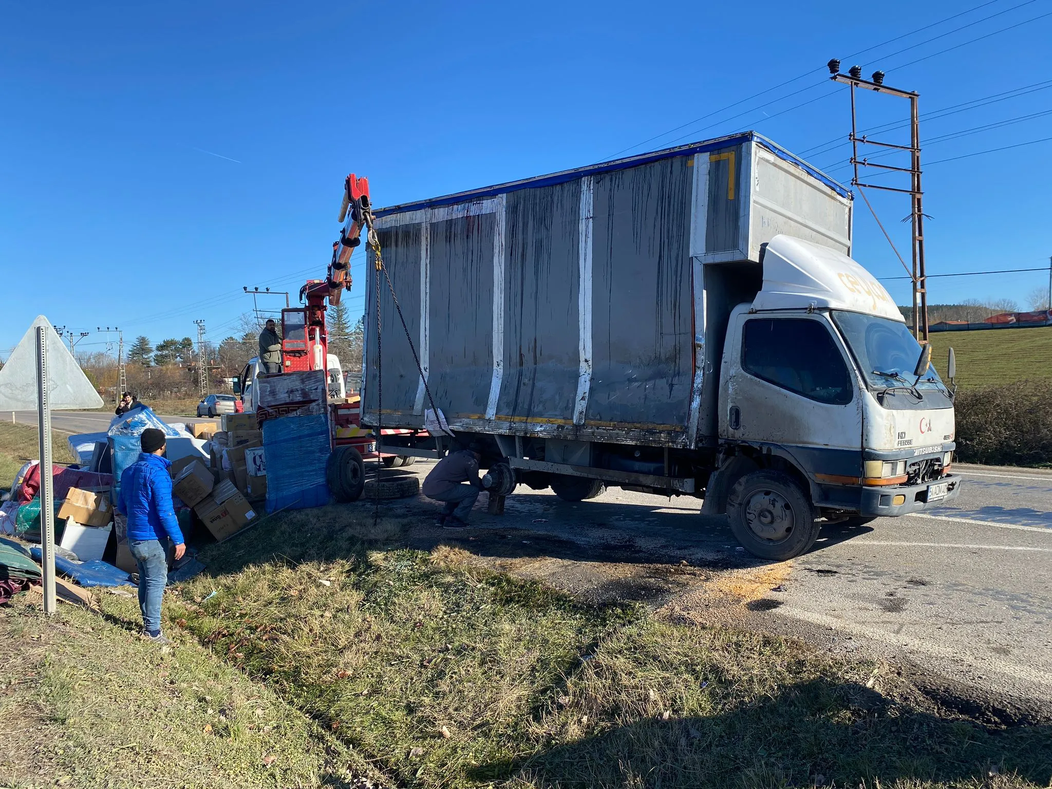 Kastamonu Taşköprü Yolunda Kaza Eşyalar Yola Açıldı! 1