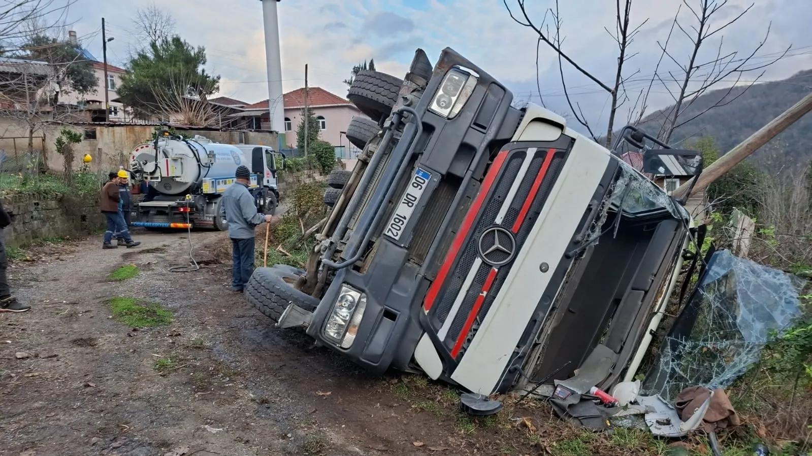 Kastamonu'da Beton Mikseri Devrildi Sürücü Son Anda Kurtuldu! 3