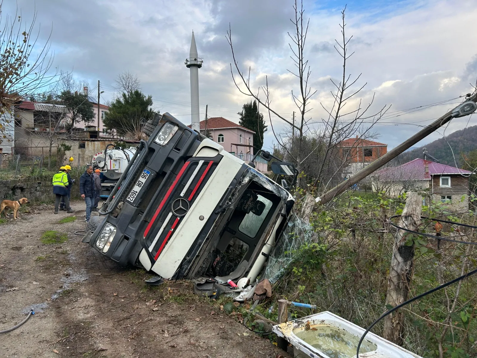 Kastamonu'da Beton Mikseri Devrildi Sürücü Son Anda Kurtuldu!