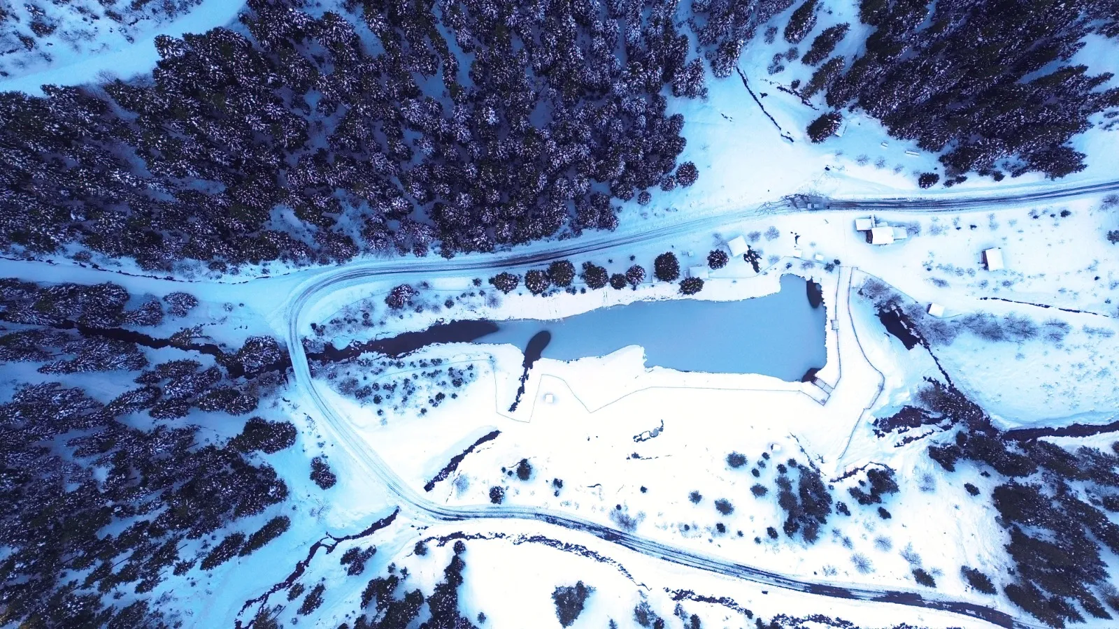 Kastamonu'da Buz Tutan Orman Ve Gölet Dron Ile Görüntülendi! 3