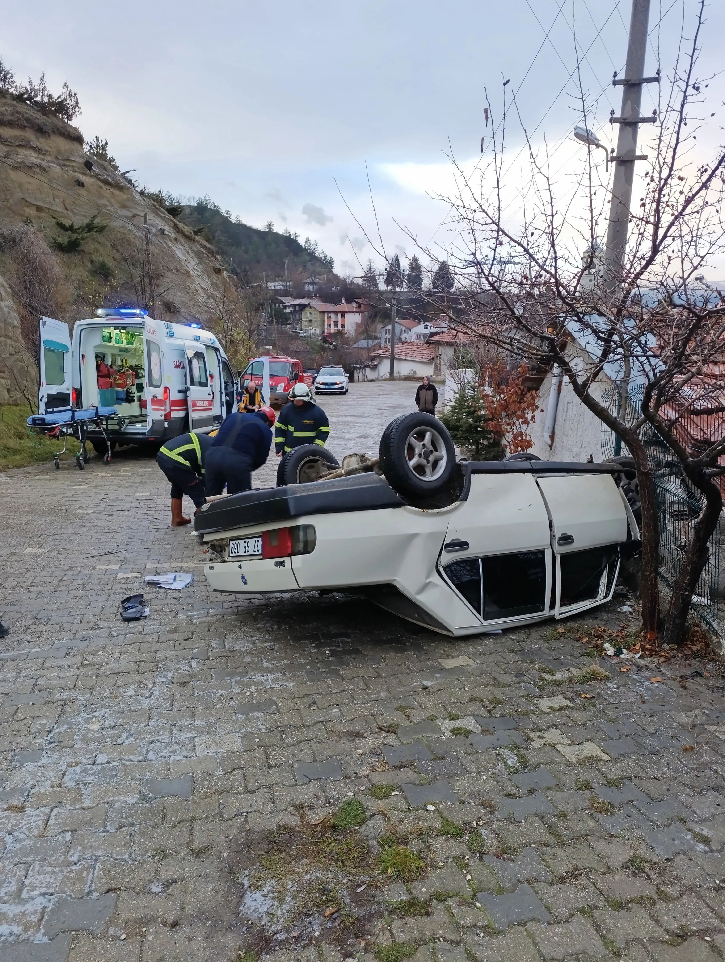 Kastamonu’da Buzlanma Kazalara Yol Açtı 2 Yaralı! 4