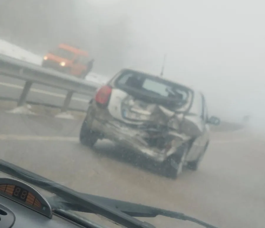 Kastamonu'da Buzlanma Ve Sis Sebebiyle Kaza 4 Yaralı! 1