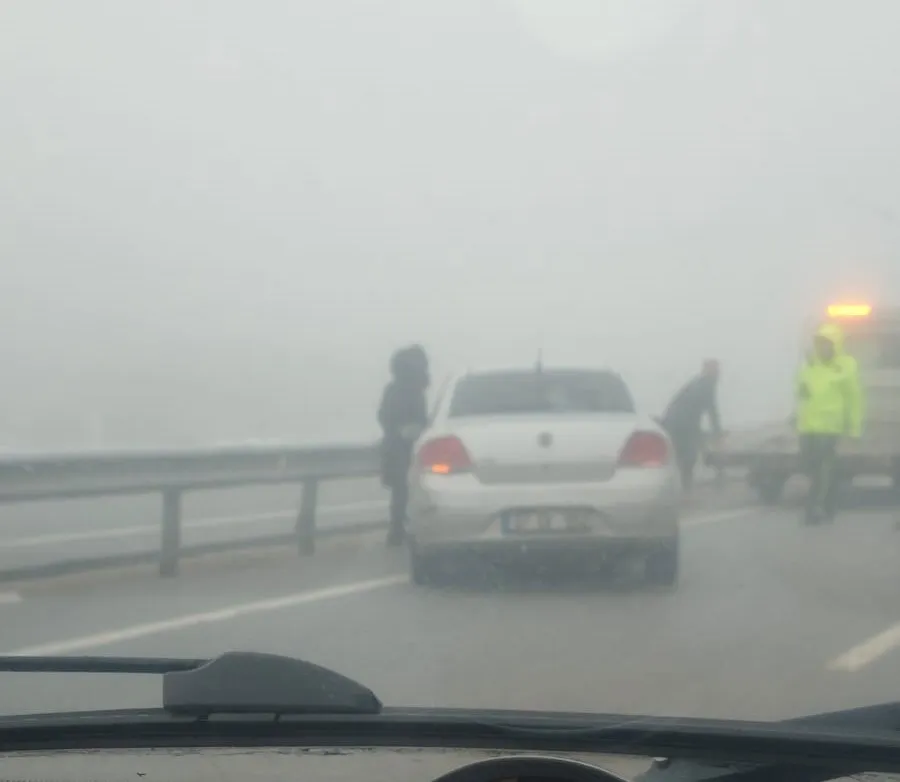 Kastamonu'da Buzlanma Ve Sis Sebebiyle Kaza 4 Yaralı! 2