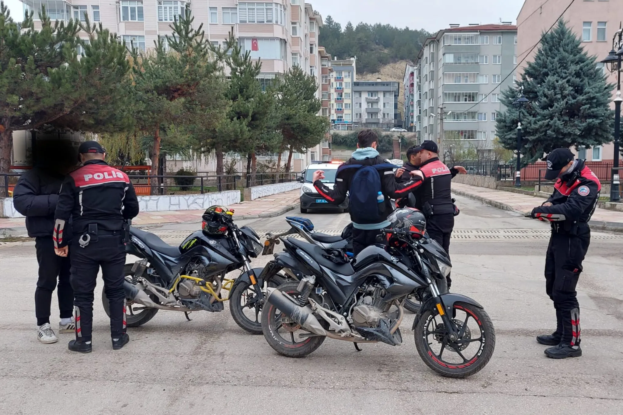 Kastamonu'da Denetim 943 Şahıs Ve 88 Araç Kontrol Edildi! 3