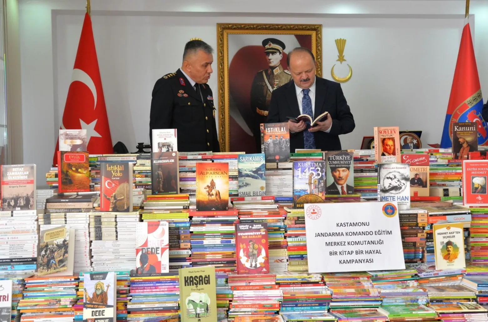 Kastamonu'da Komandolardan Öğrencilere 21 Bin Kitap! 1