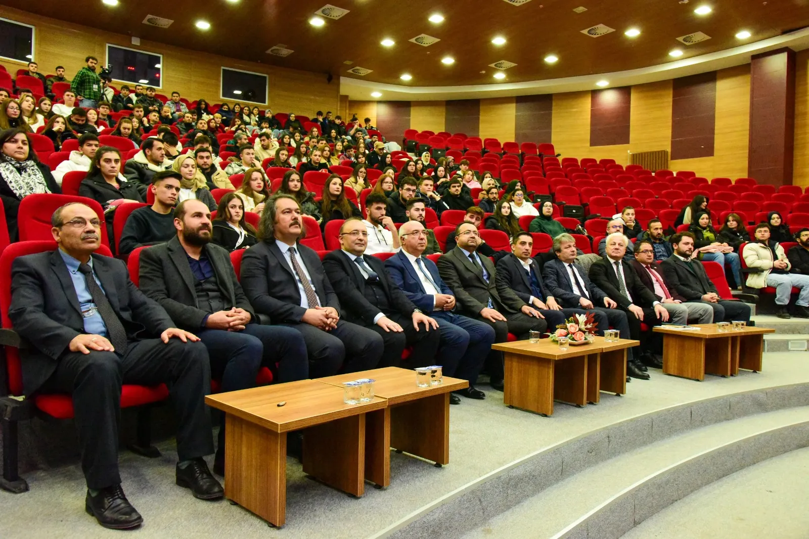 Kastamonu'da Konuşan Prof. Dr. Kar 'Durum Ekonomik Kriz Değil, Durgunluktur' 3