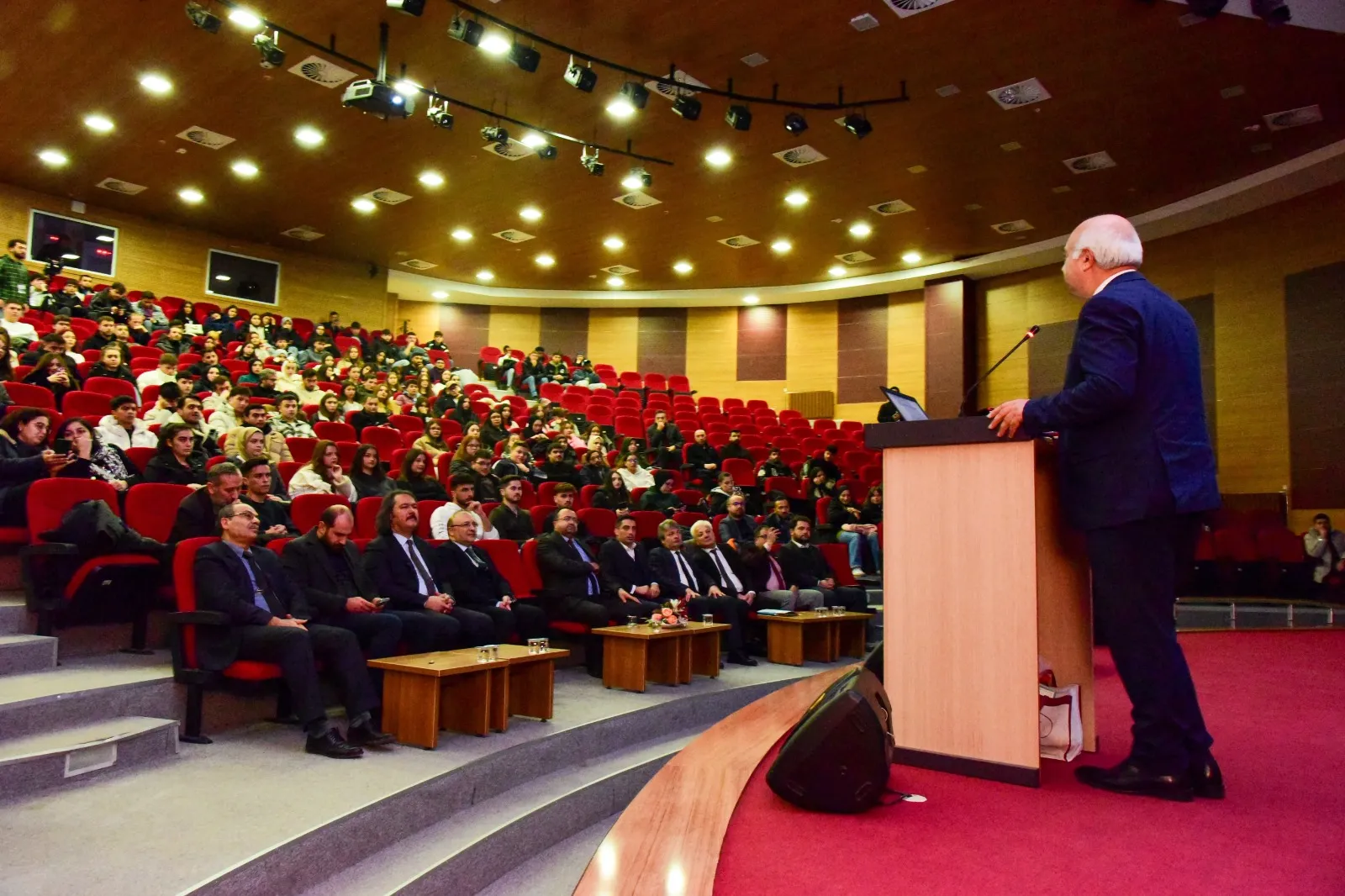 Kastamonu'da Konuşan Prof. Dr. Kar 'Durum Ekonomik Kriz Değil, Durgunluktur' 5-1