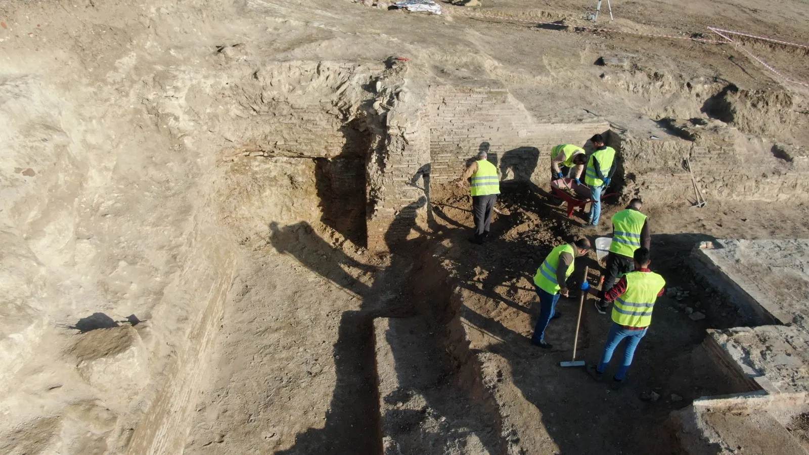 Pompeiopolis'teki 2 Bin Kişilik Tiyatroda Heyecanlandıran Keşif Afrodit Heykelleri Bulundu! 5