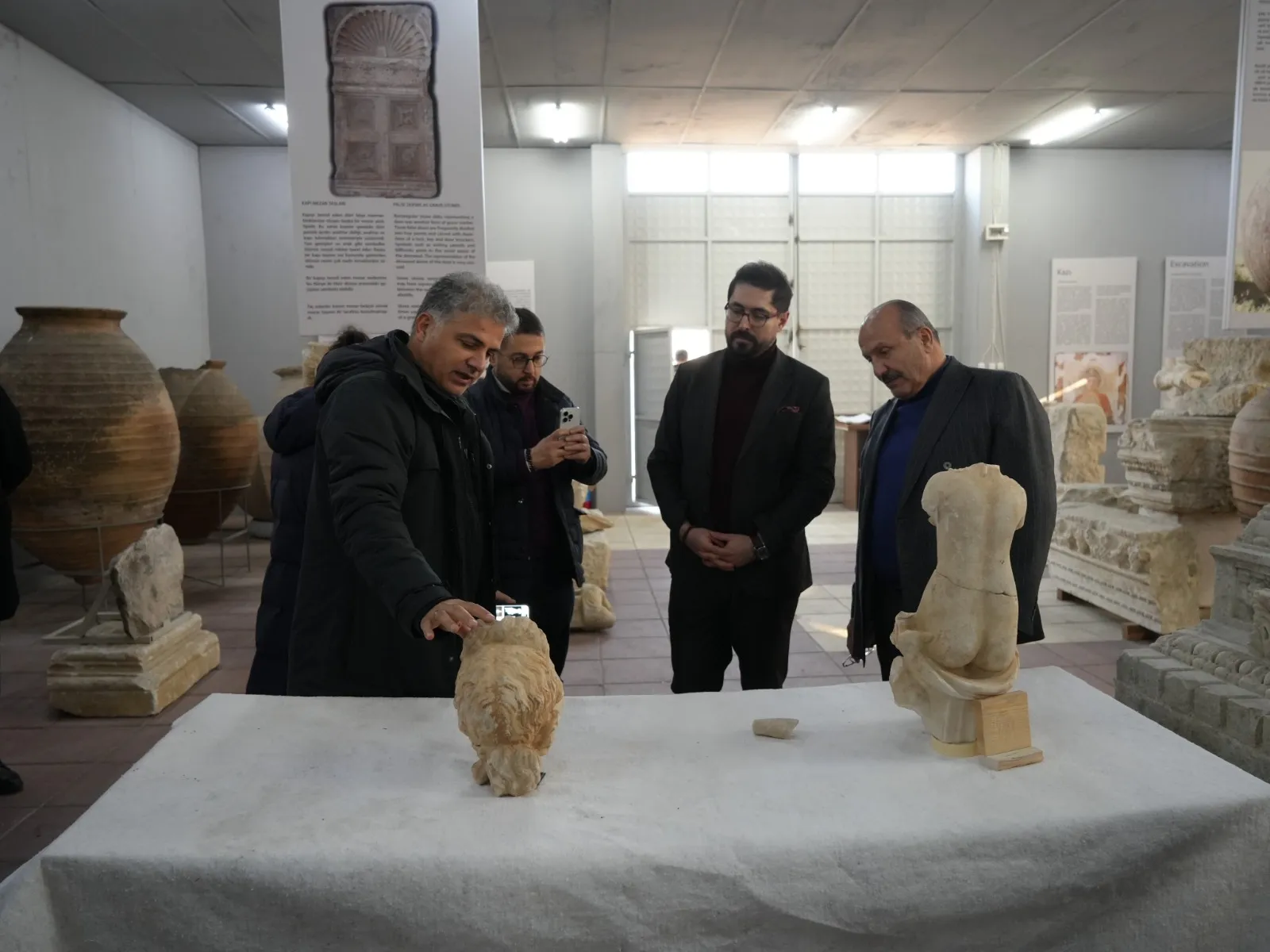 Pompeiopolis'teki 2 Bin Kişilik Tiyatroda Heyecanlandıran Keşif Afrodit Heykelleri Bulundu! 9