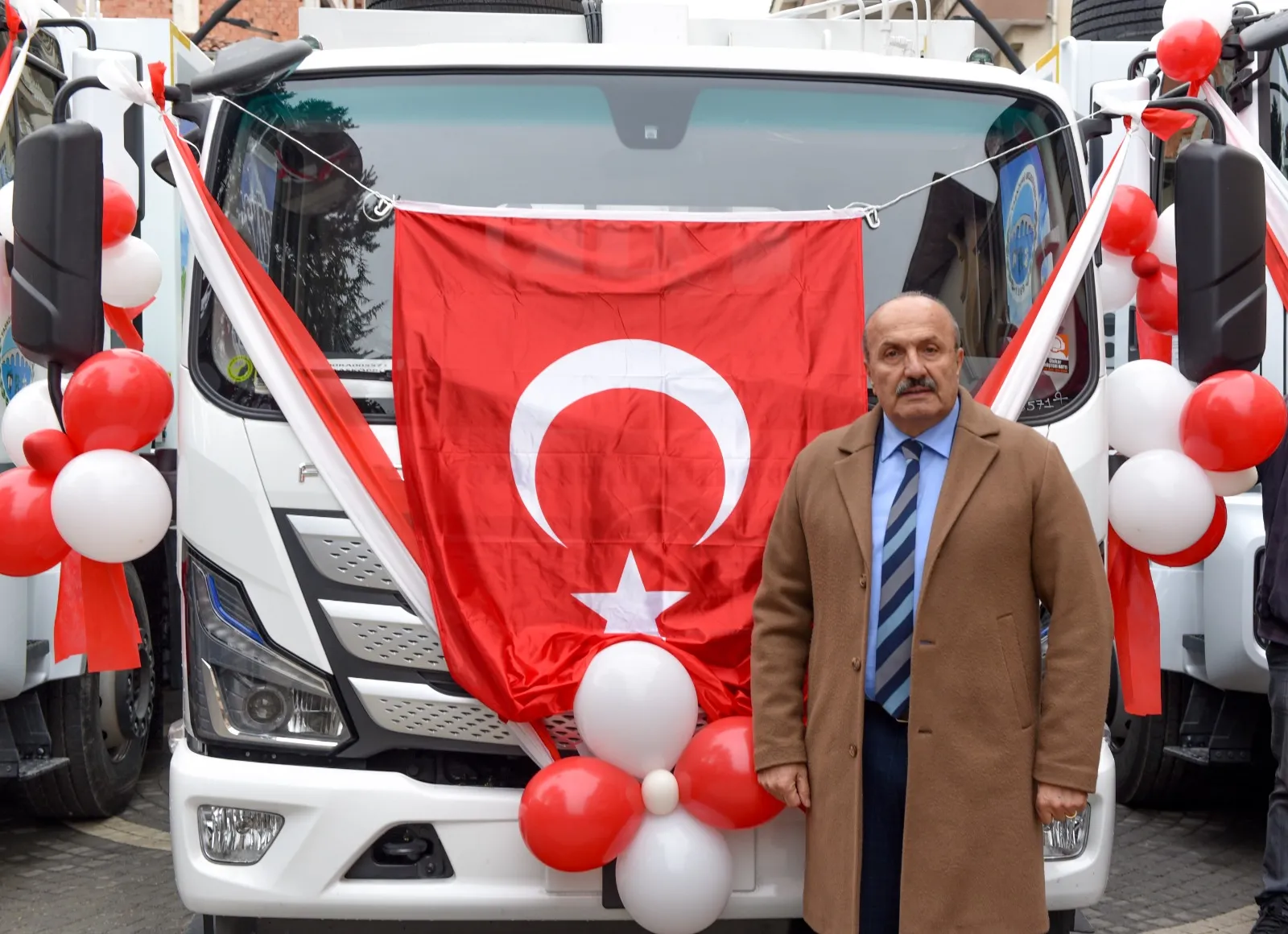 Taşköprü’ye 3 Yeni Çöp Kamyonu Kazandırıldı Tanıtım Töreni Gerçekleştirildi! 4