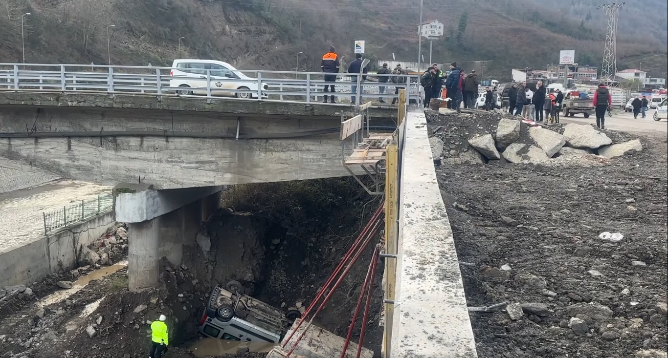 Kadın Sürücü Köprüden Uçtu (3)