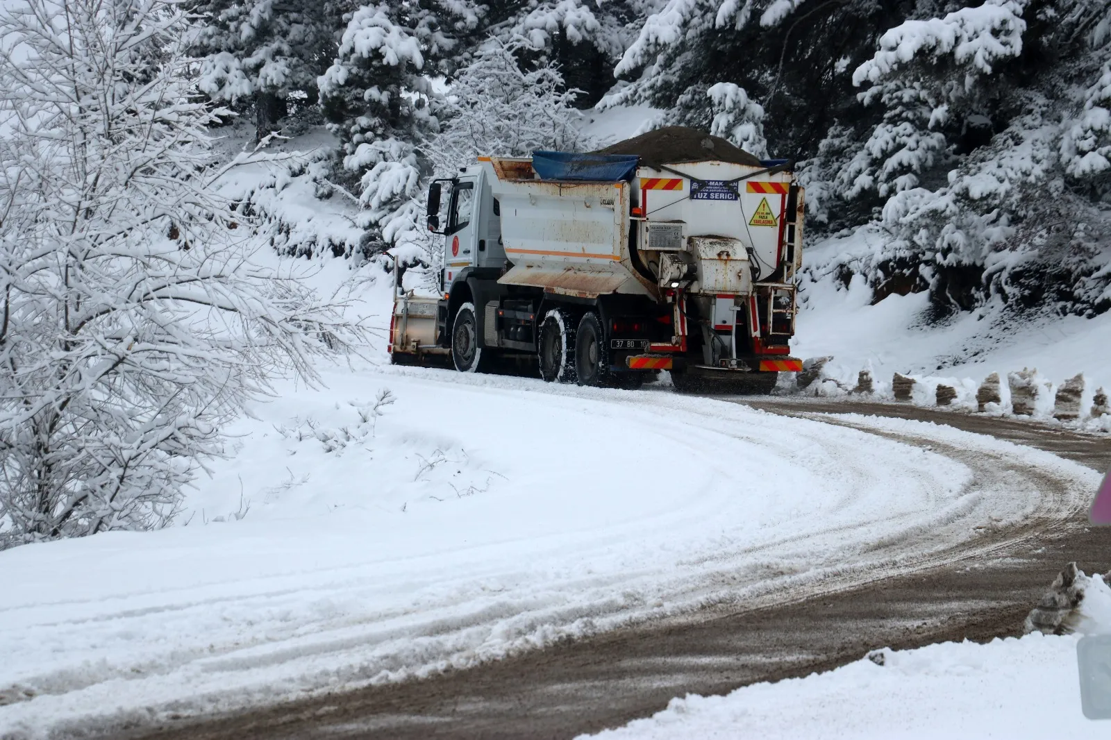 Kar Yağışı Kastamonu’yu Esir Aldı Çalışmalar Sürüyor! 2