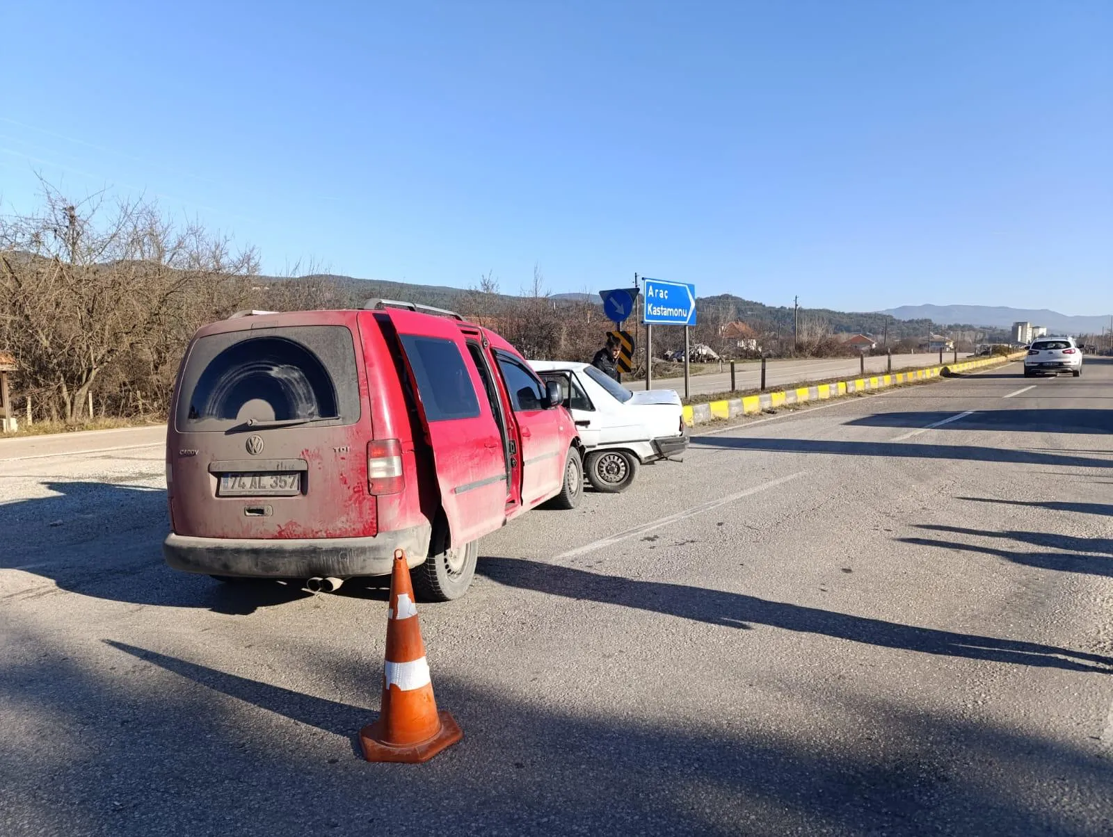 Karabük Kastamonu Kara Yolunda Ticari Araçla Çarpışan Sürücü Yaralandı! 3