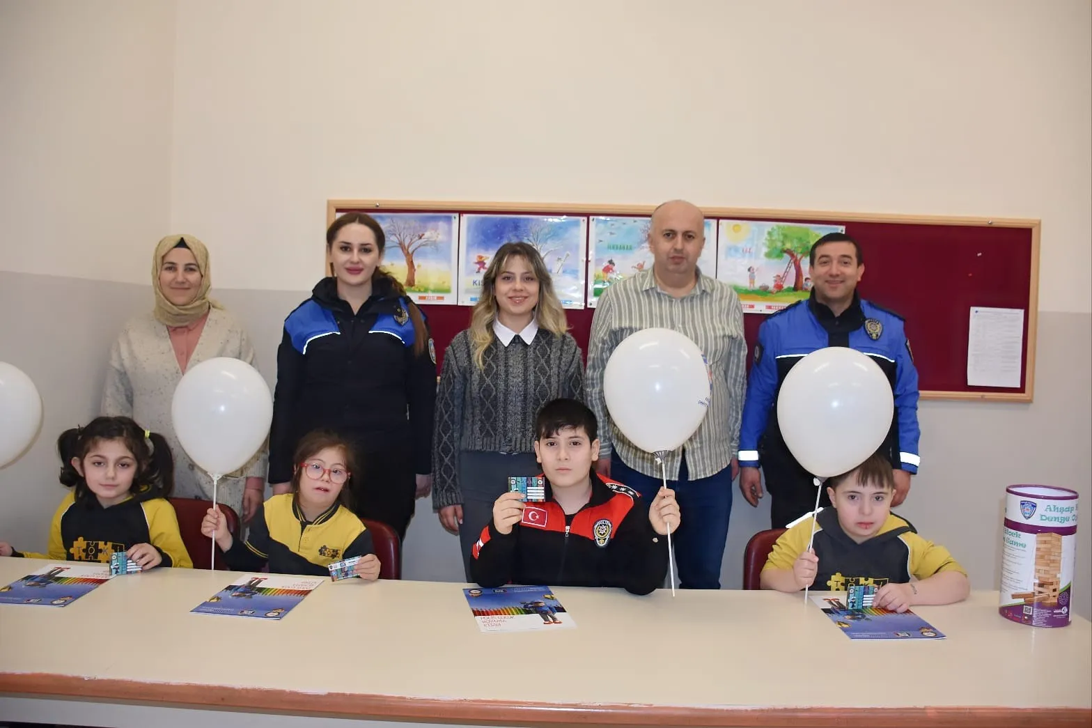 Kastamonu İl Emniyet Müdürü'nden Öğrencilere Karne Hediyesi! 1