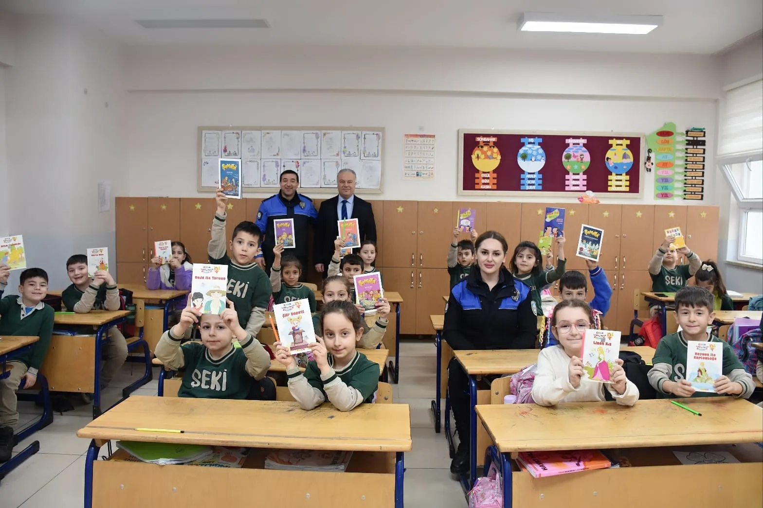 Kastamonu İl Emniyet Müdürü'nden Öğrencilere Karne Hediyesi! 4