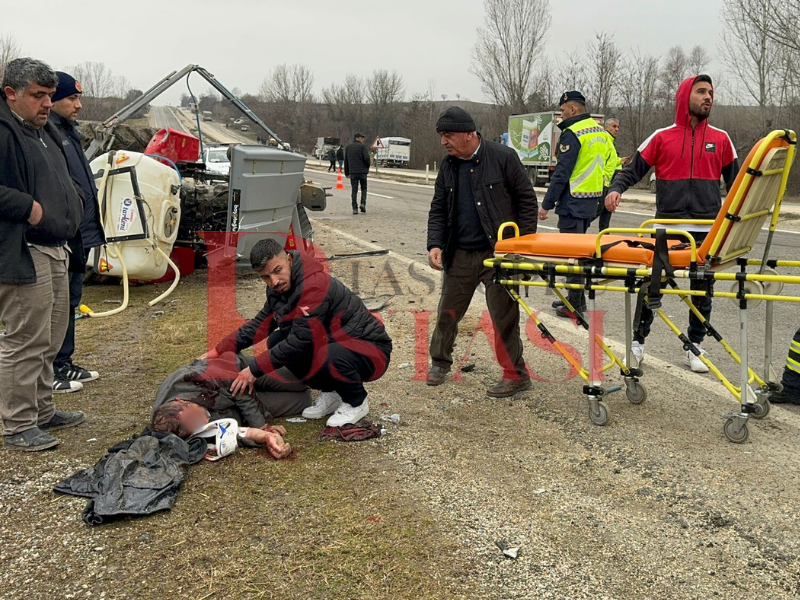 Kastamonu Taşköprü Yolunda Feci Kaza 1'I Ağır, 3 Yaralı! 32