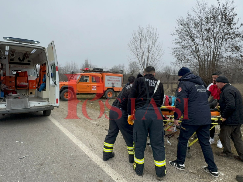 Kastamonu Taşköprü Yolunda Feci Kaza 1'I Ağır, 3 Yaralı! 8