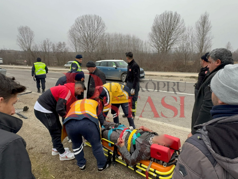 Kastamonu Taşköprü Yolunda Feci Kaza 1'I Ağır, 3 Yaralı! 9