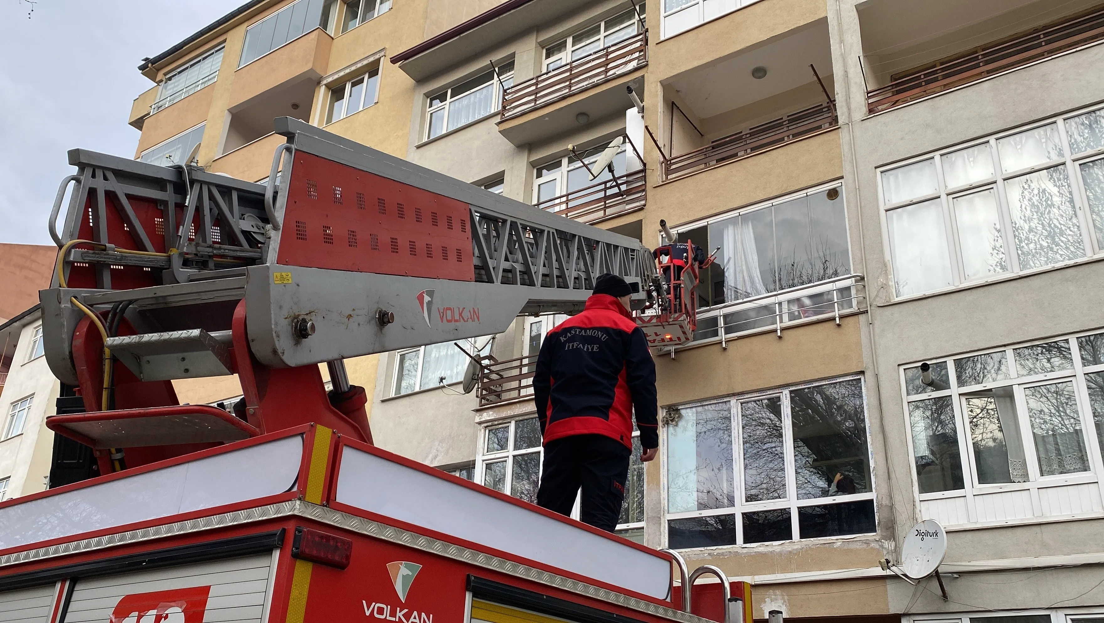 Kastamonu'da Apartman Dairesinden Ateş Açmıştı Şüpheli Yakalandı!