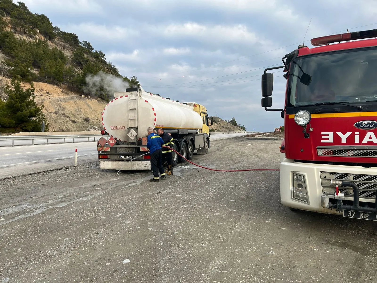 Kastamonu'da Çekici Alev Aldı Hızlı Müdahale Faciayı Önledi