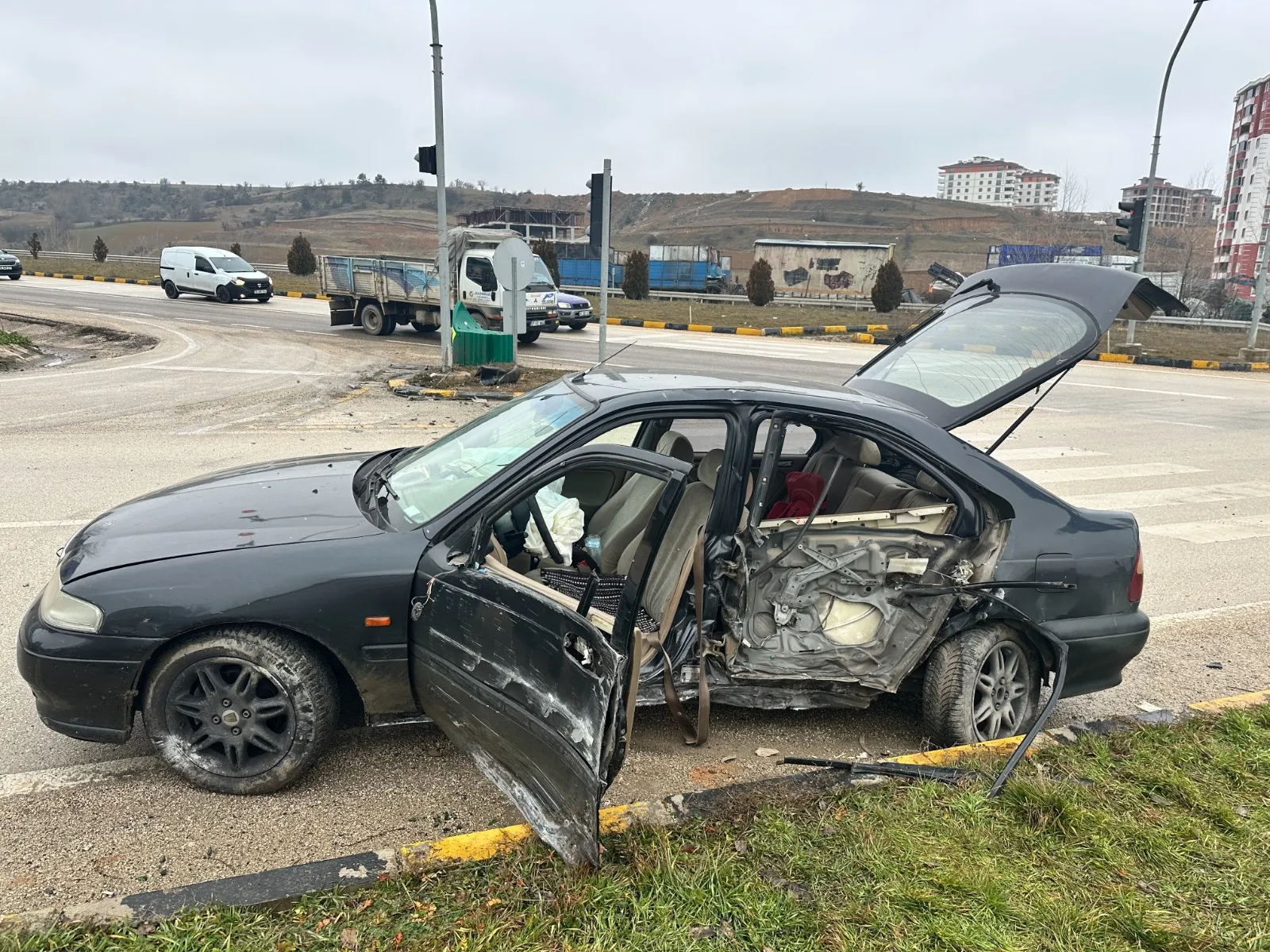 Kastamonu'da Direğe Çarpan Otomobilde 2 Kişi Yaralandı! 2