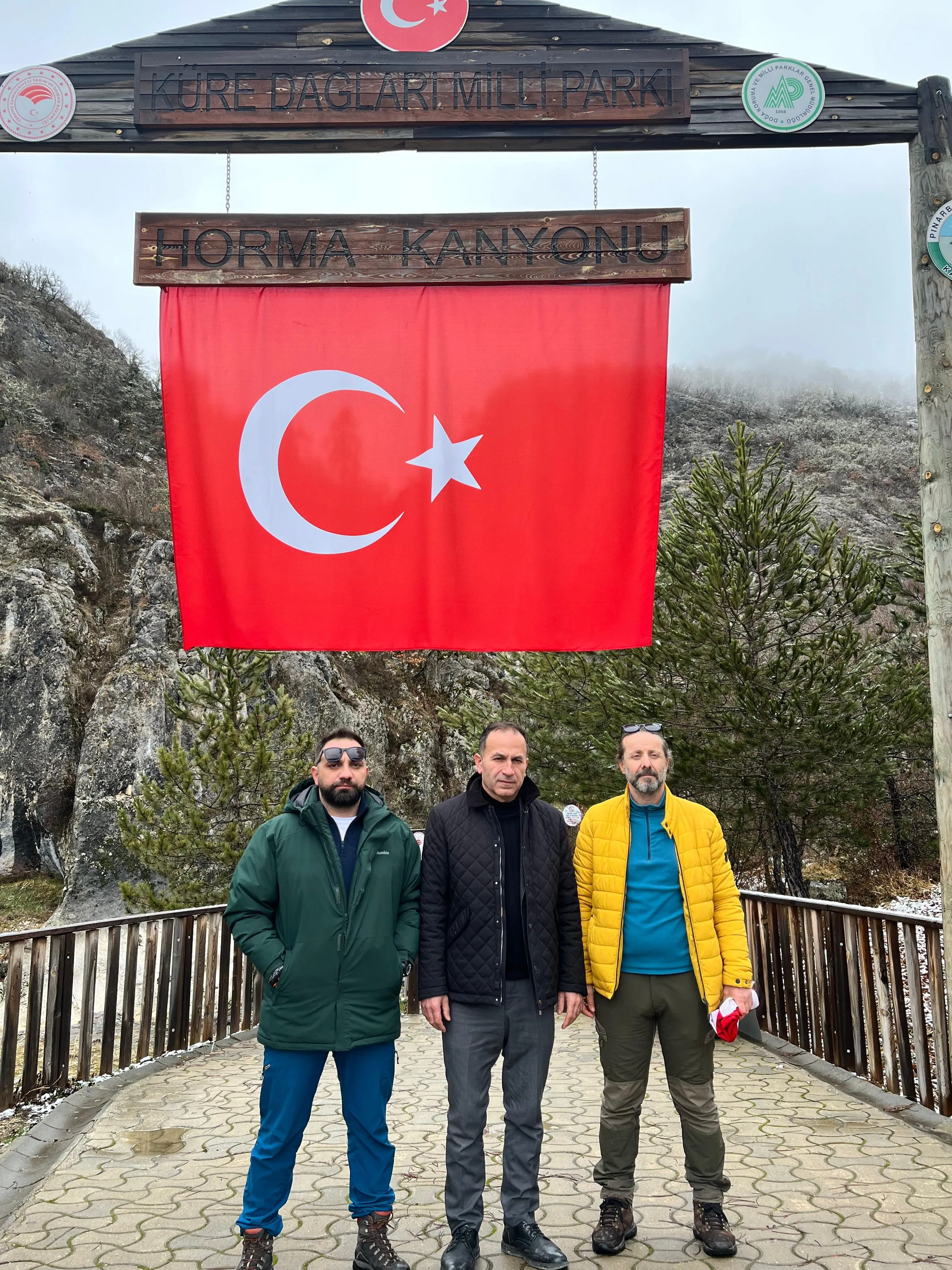 Kastamonu'da Doğa Harikası Şelaleyi Tanıtmak Için Buz Gibi Suya Girdi! 3