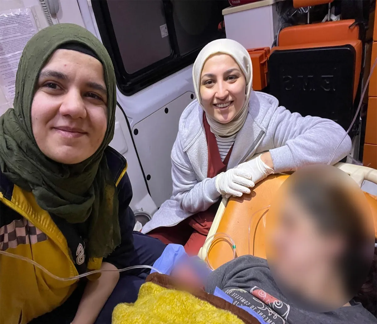 Kastamonu'da Hastane Yolunda Doğumu Başladı Bebeğini Ambulansta Dünyaya Getirdi! 1