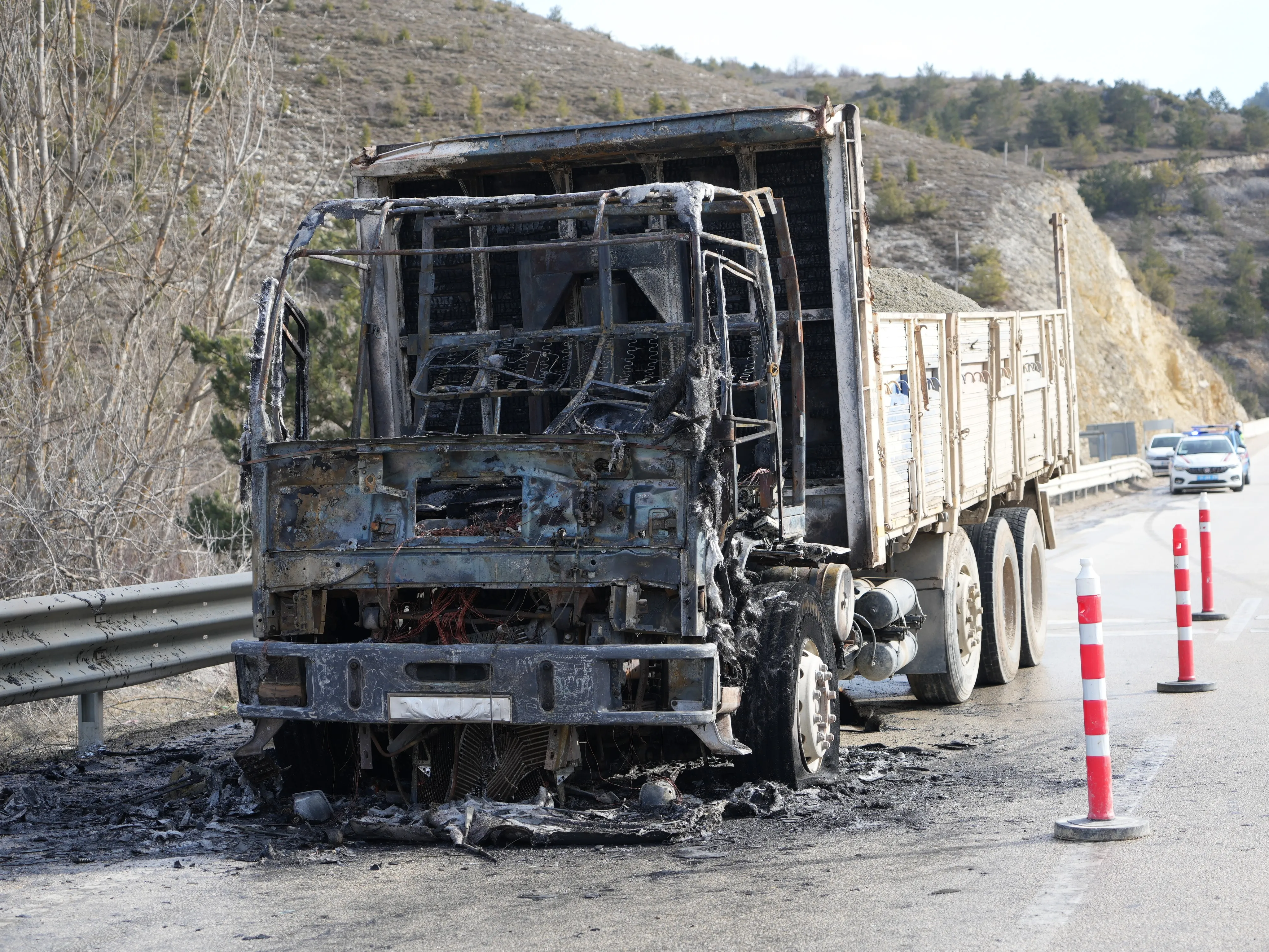 Kastamonu'da Kamyon Yandı Geriye Demir Yığını Kaldı! 2