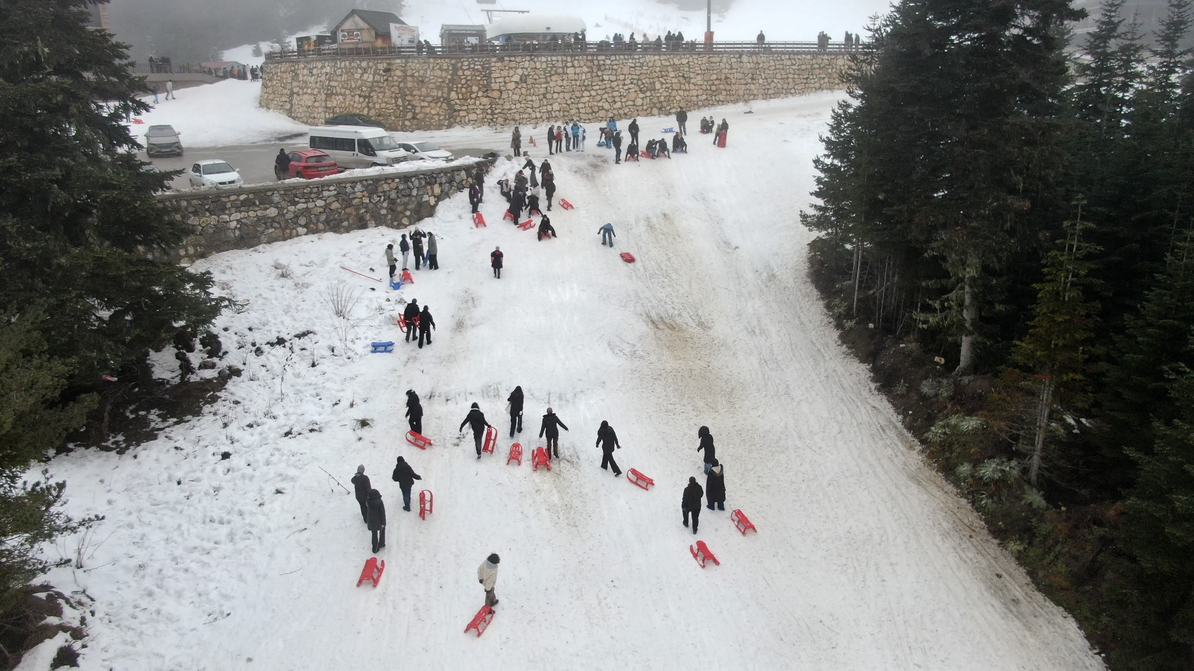 Kastamonu'da Öğrenciler Kızakla Kayarak Stres Attı