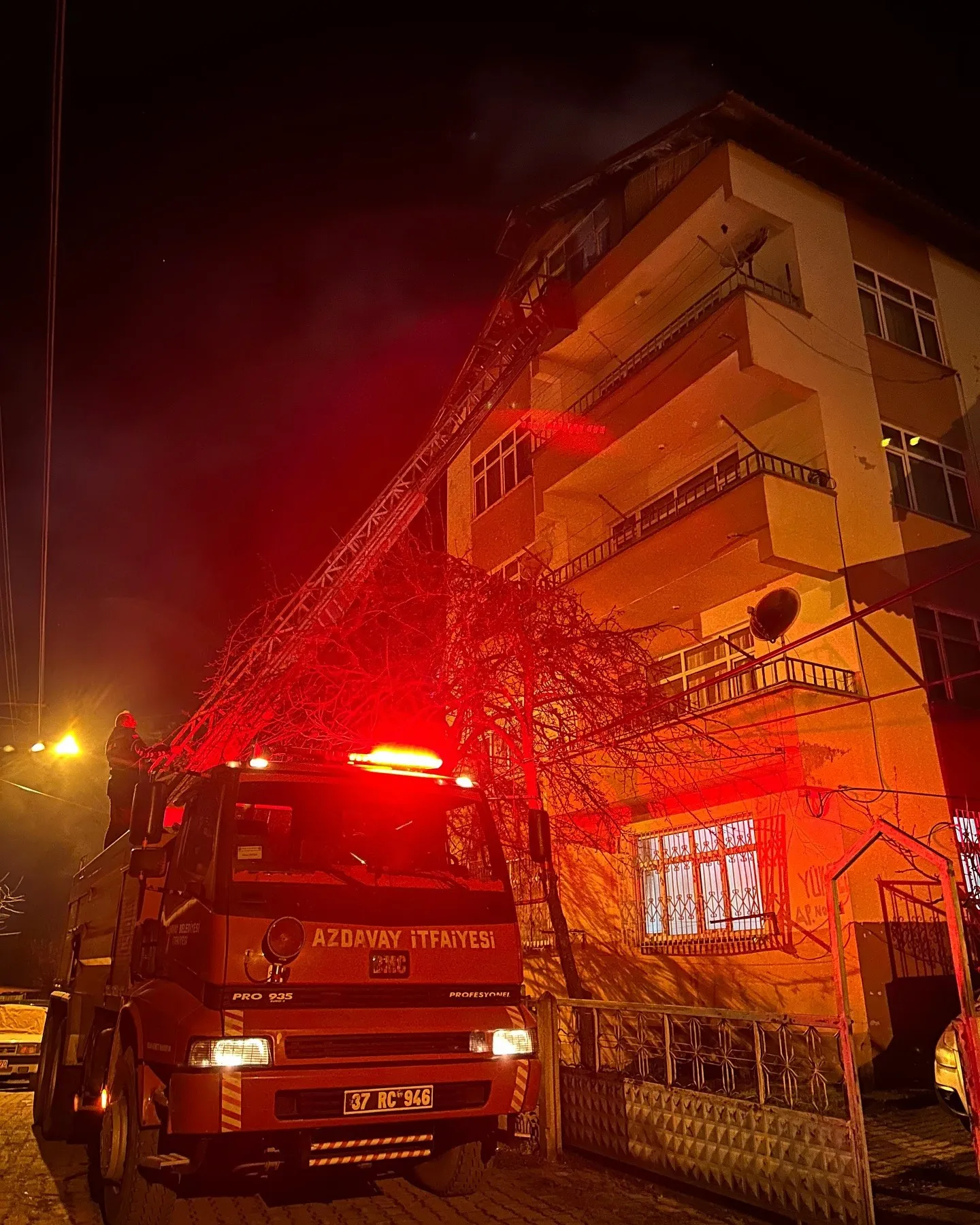 Kastamonu'daki 5 Katlı Binada Korkutan Yangın! 5