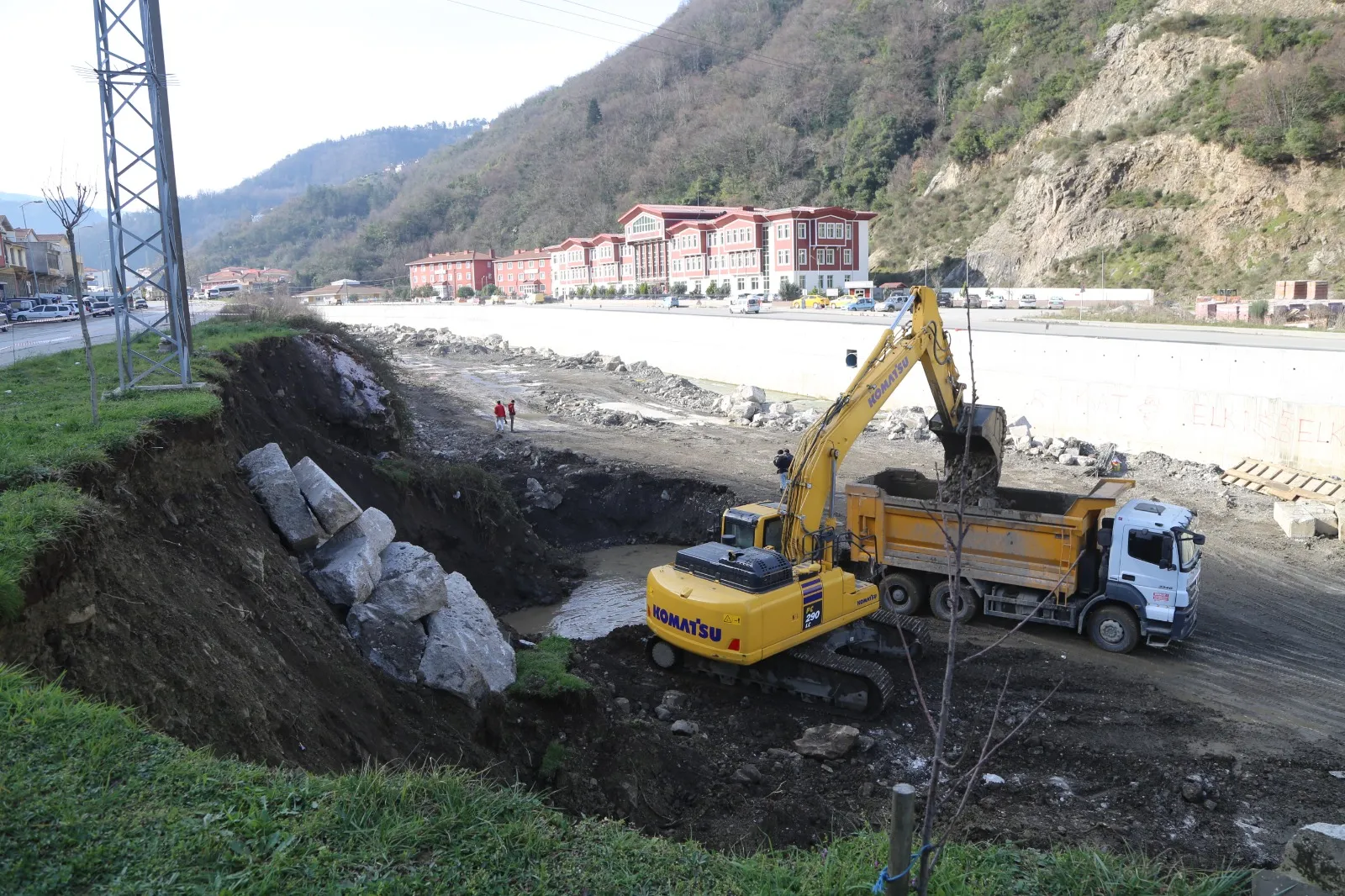 Kastamonu'nun Ilçesinde Çalışma Esnasında Istinat Duvarı Çöktü! 1