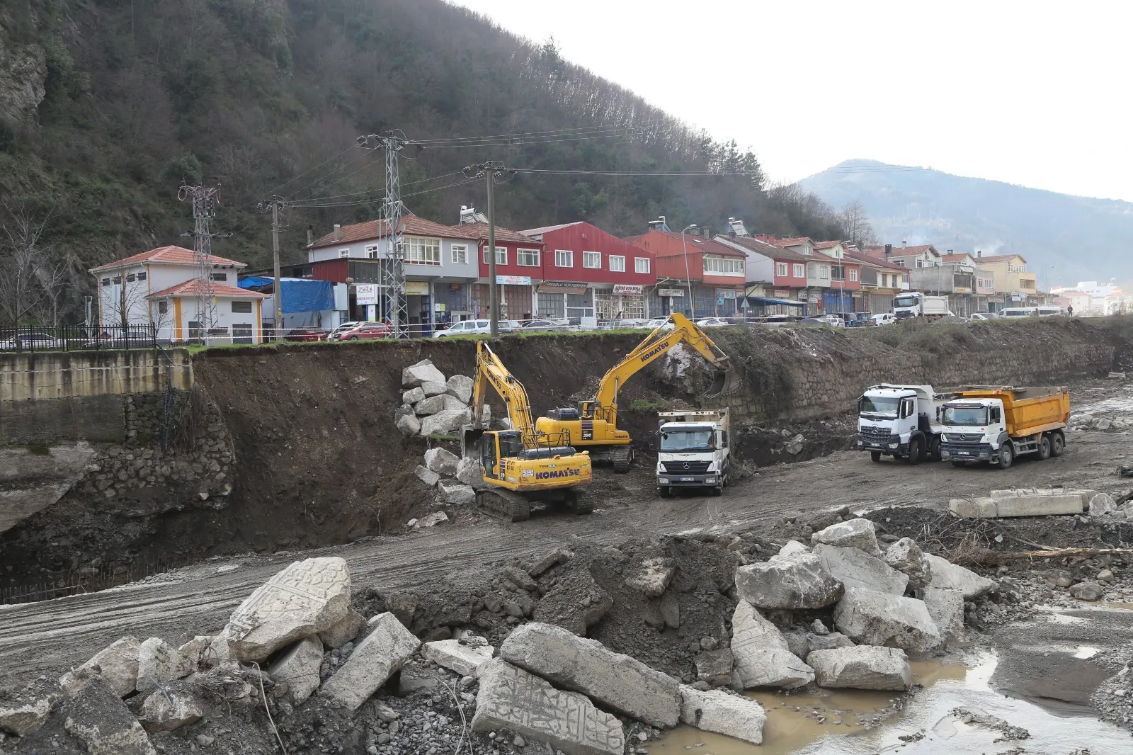 Kastamonu'nun Ilçesinde Çalışma Esnasında Istinat Duvarı Çöktü! 4