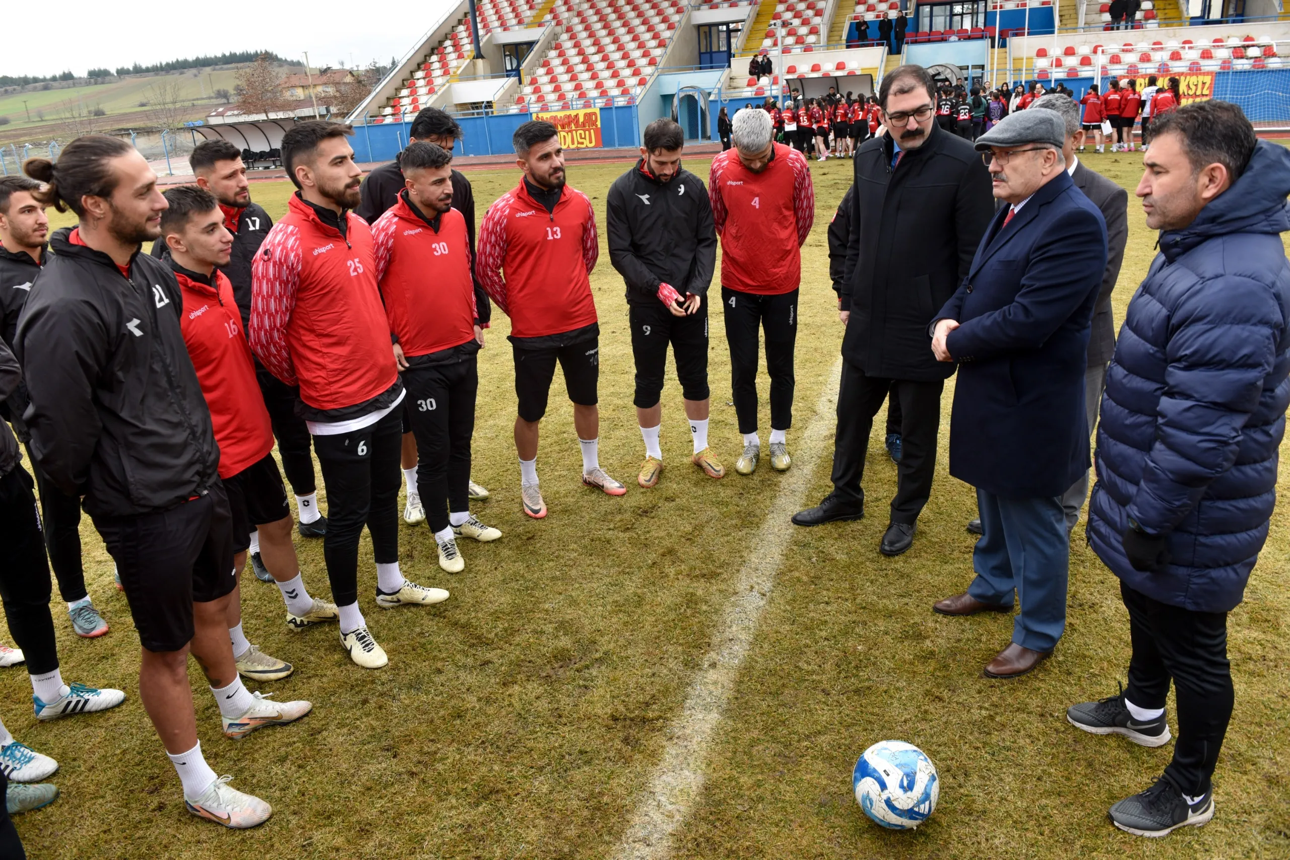 Kaymakam Demirdağ Ve Başkan Arslan’dan, Taşköprüspor Antremanına Ziyaret 4