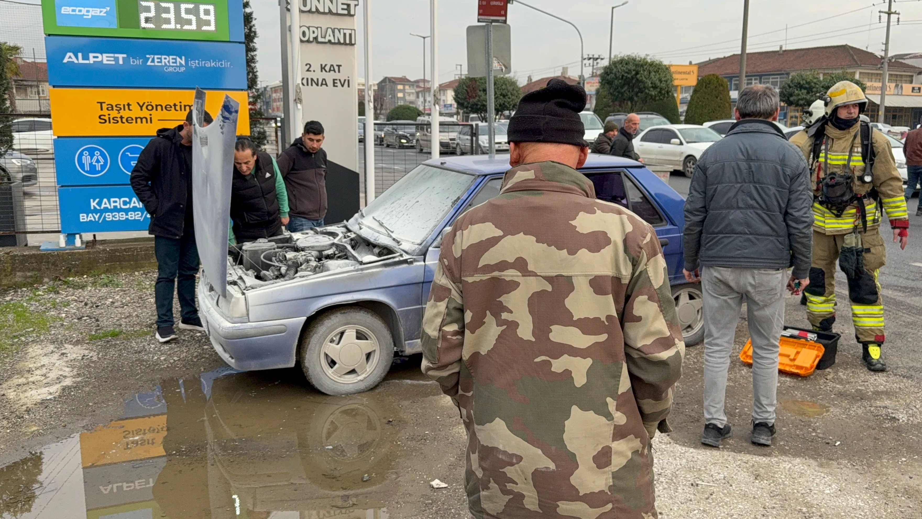 Seyir Halindeki Otomobil Alev Aldı 10