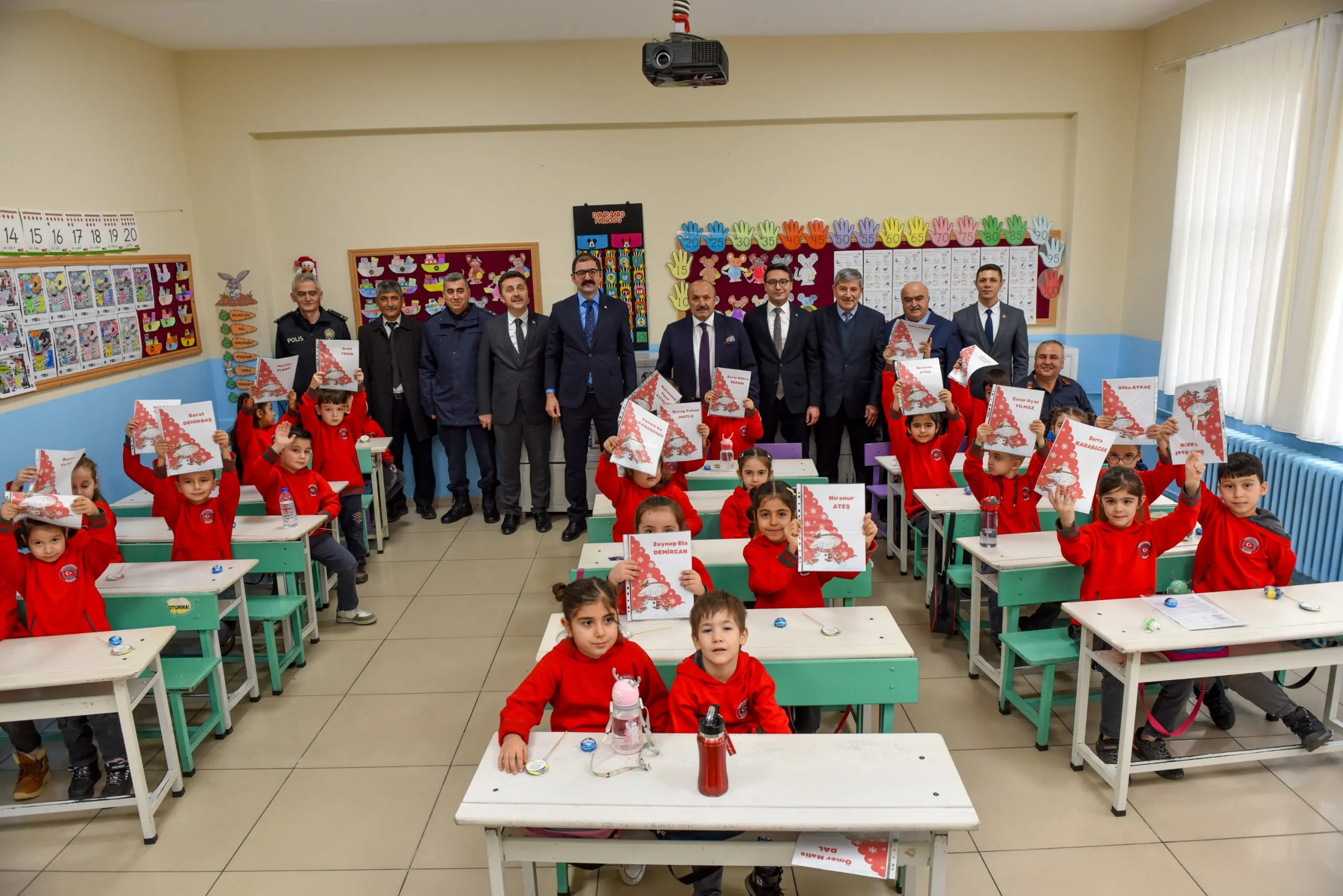 Taşköprü’de Öğrencilere Karnelerini Protkol Üyeleri Takdim Etti! 13