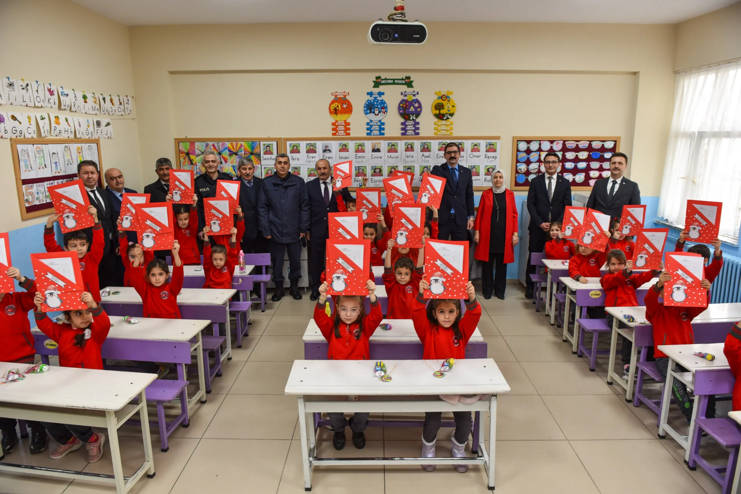 Taşköprü’de Öğrencilere Karnelerini Protkol Üyeleri Takdim Etti! 21