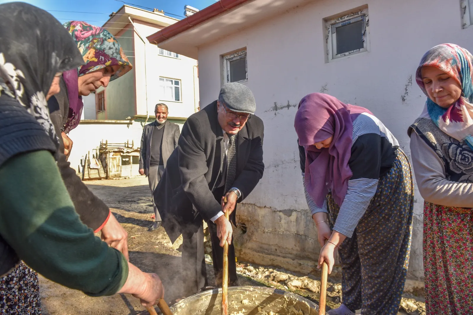 Taşköprü’de Regaip Kandili Helvaları Dağıtıldı (2)