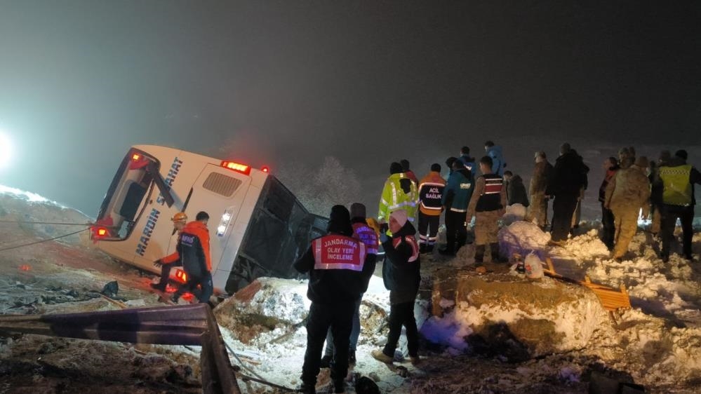 Bingöl Yolcu Otobüsü Devrildi (4)