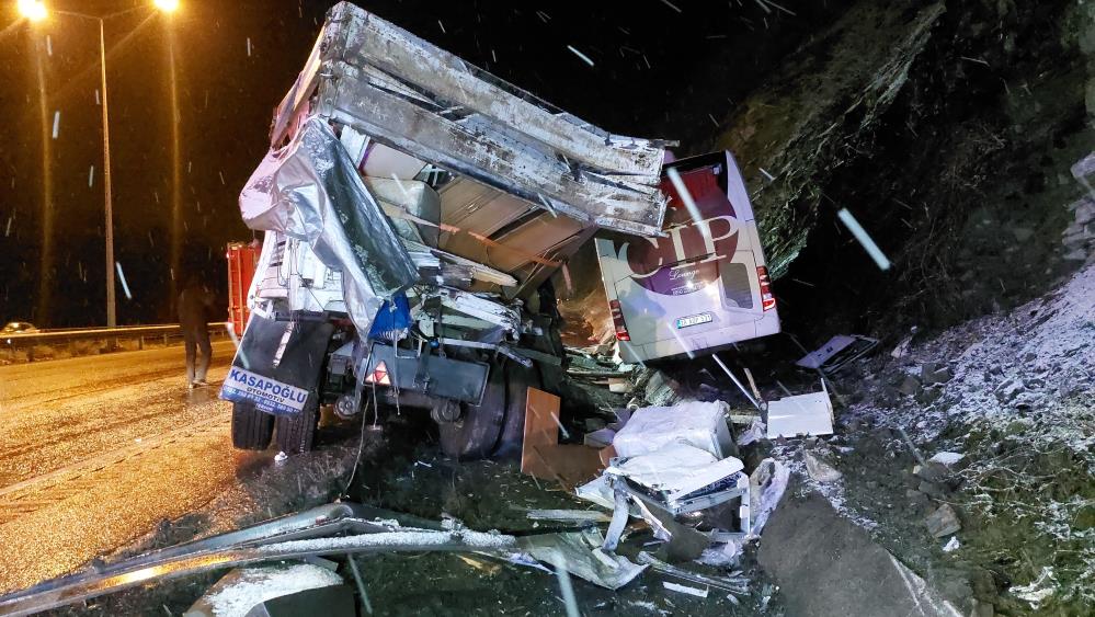 Gresun Istanbul Otobüs Trafik Kazası (1)-1