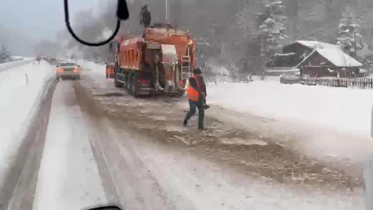 Ilgaz Dağı'nda Kar Sebebiyle Araçlar Yolda Kaldı! 12