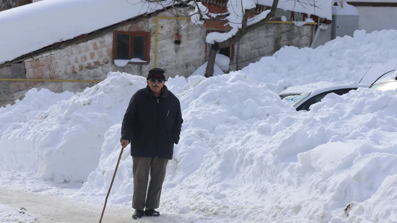 Kar Kalınlığı 2 Metreyi Aşan Kastamonu'nun Ilçesinde Hayat Felç Oldu! 12