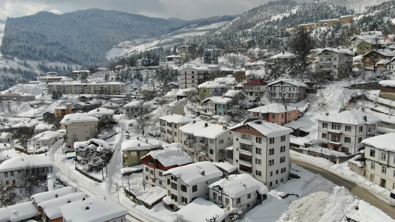 Kar Kalınlığı 2 Metreyi Aşan Kastamonu'nun Ilçesinde Hayat Felç Oldu!