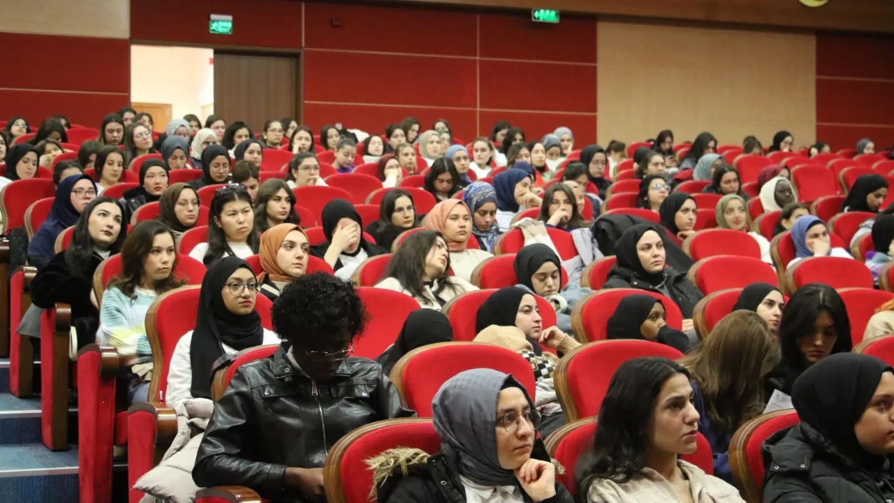 Karabük Üniversitesi'nden Ebelik Öğrencilerine Oryantasyon Eğitimi! 12