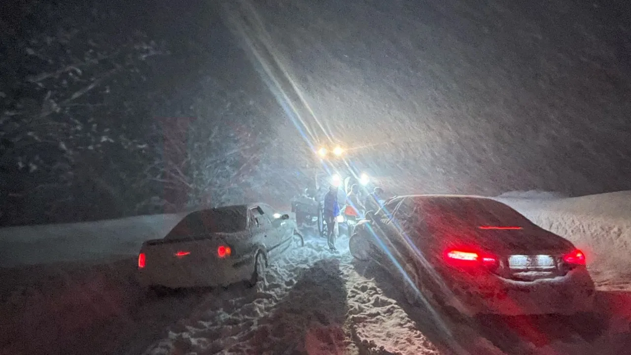 Kastamonu Bozkurt Yolunda Trafik Felç Oldu Vatandaşlar Yolda Kaldı! 4